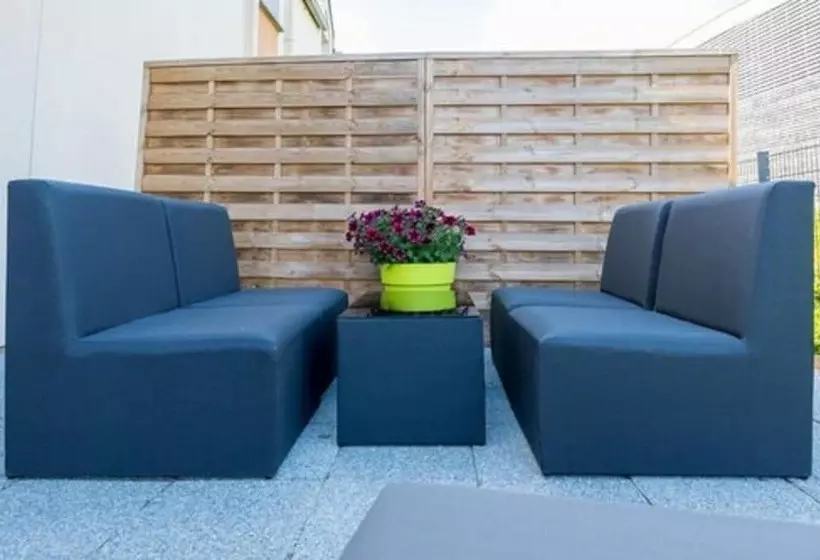 Отель The Originals City, Hôtel Acadine, Le Neubourg