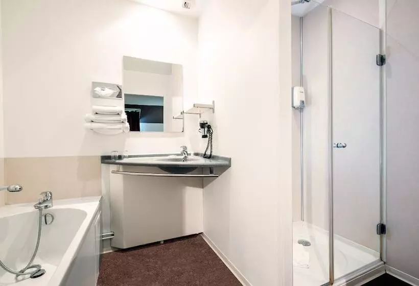 Отель The Originals City, Hôtel Acadine, Le Neubourg