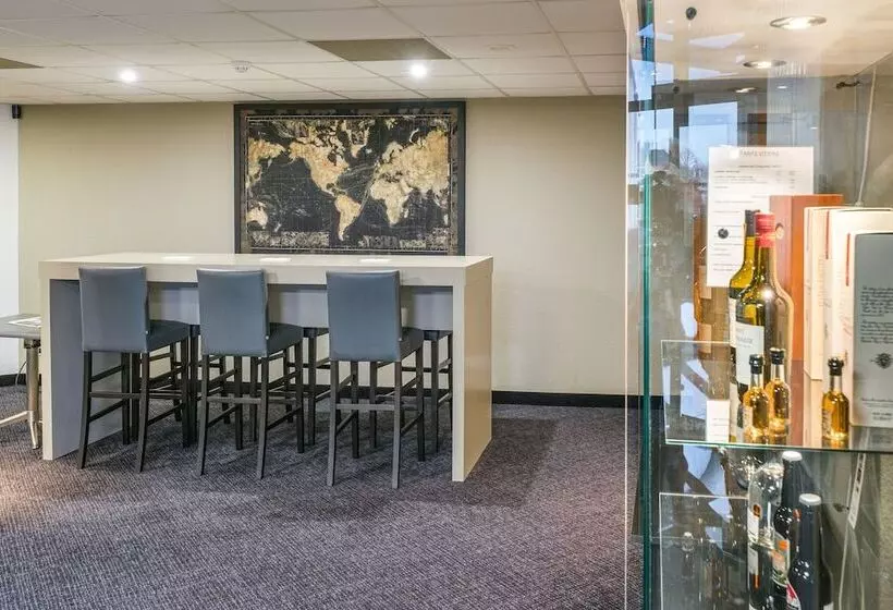 Отель The Originals City, Hôtel Acadine, Le Neubourg