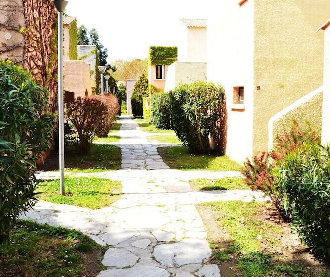 هتل Village De Vacances Marina D Oru