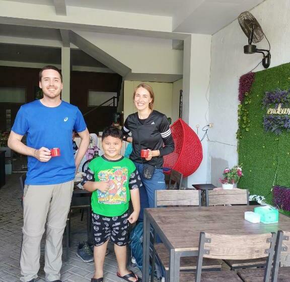 تختخواب و صبحانه Artha Graha Homestay