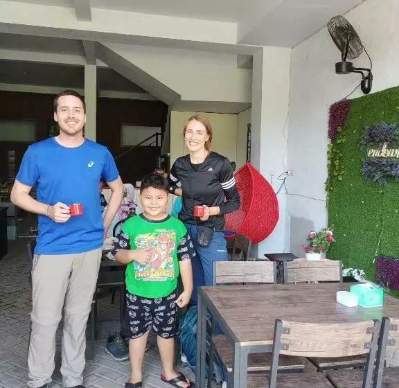 Bed and Breakfast Artha Graha Homestay