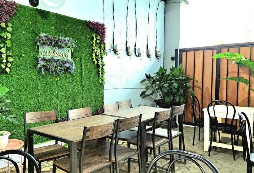 تختخواب و صبحانه Artha Graha Homestay