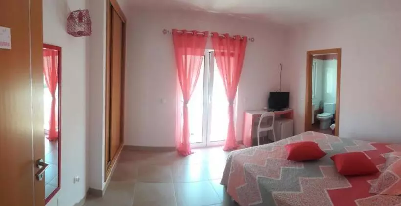 Majatalo Arrifana Guest House