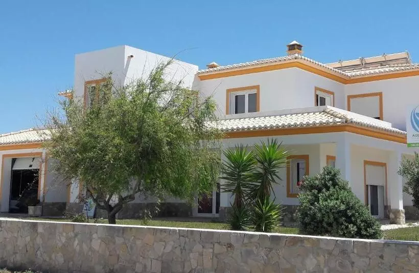 Majatalo Arrifana Guest House