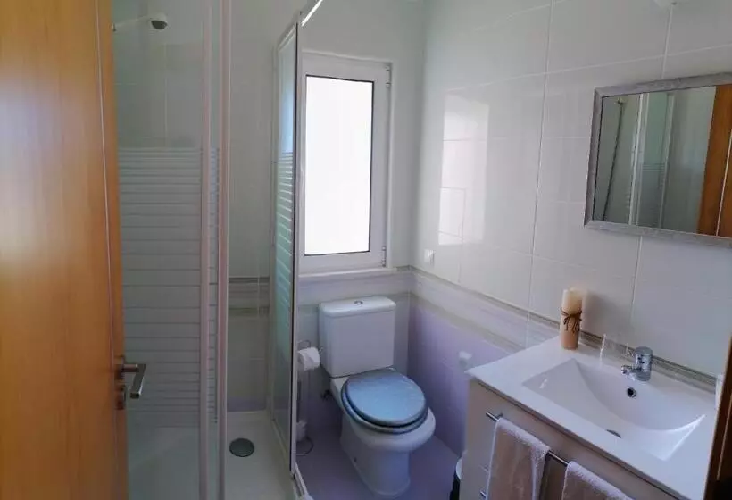 Majatalo Arrifana Guest House