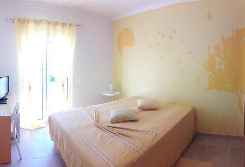 פנסיון Arrifana Guest House