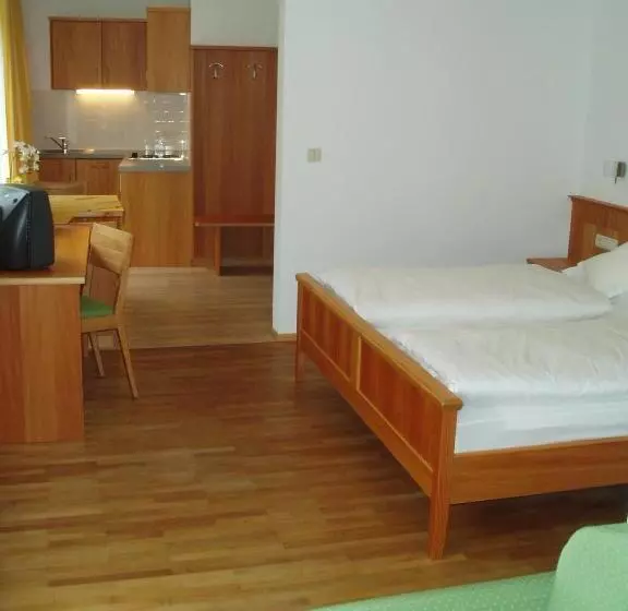 ホテル Garni Planaces