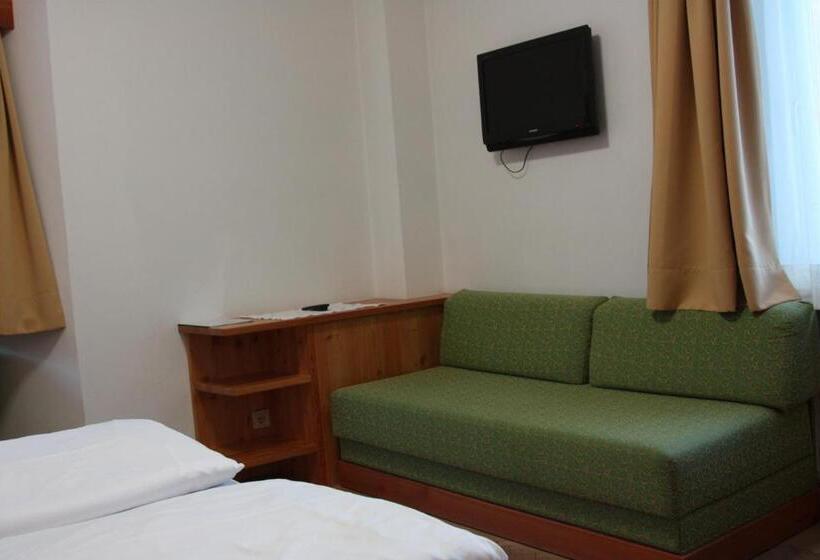 בית מלון כפרי Garni Planaces