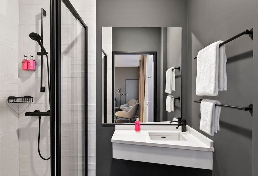 ホテル Moxy Duesseldorf City