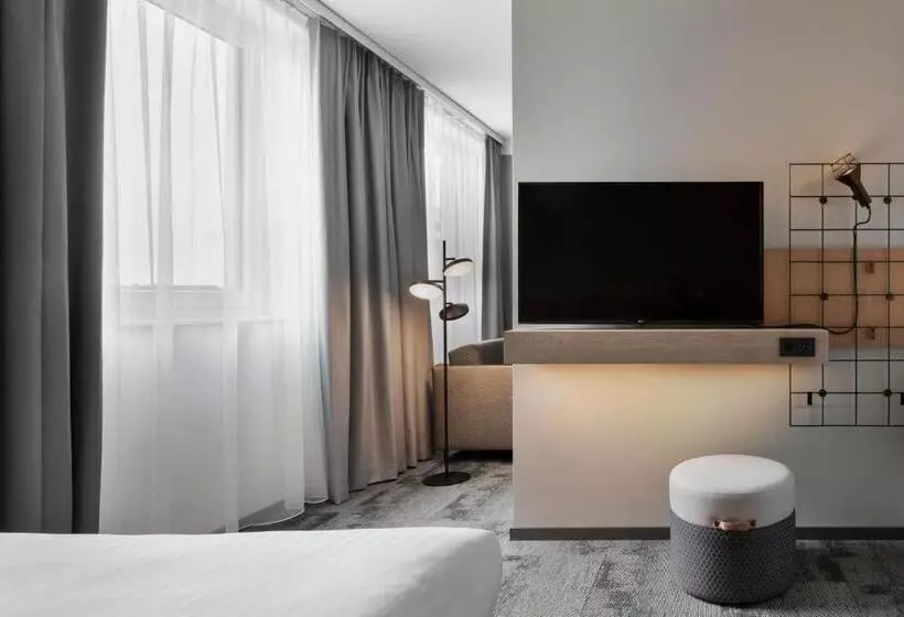 Hotel Moxy Duesseldorf City - Düsseldorf