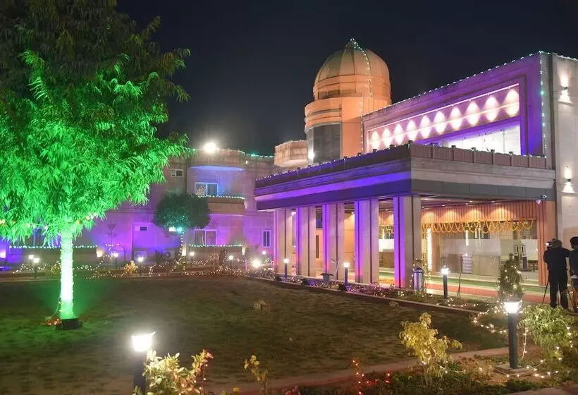 Hotelli Riverfront Resort