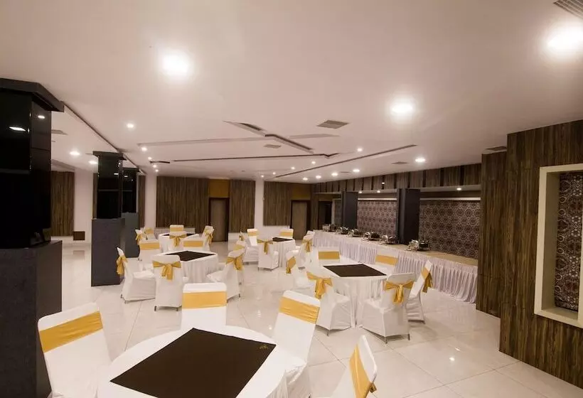 Hotelli Riverfront Resort