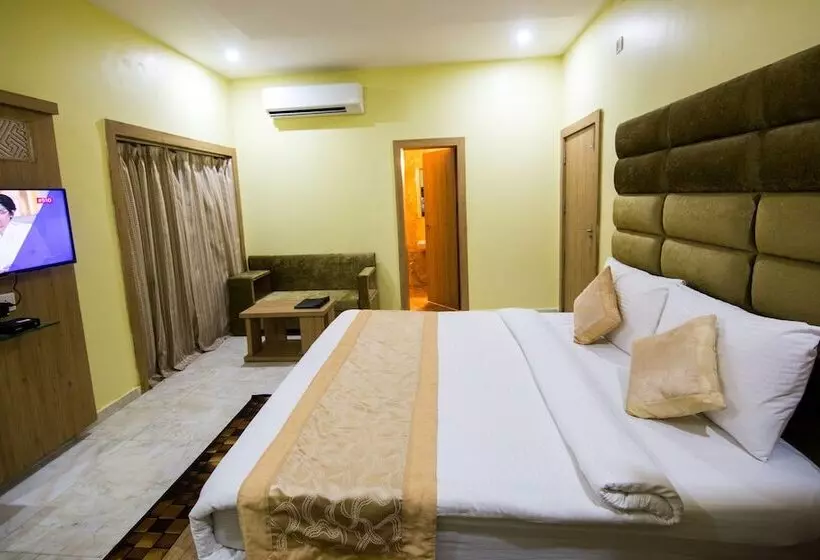 Hotelli Riverfront Resort