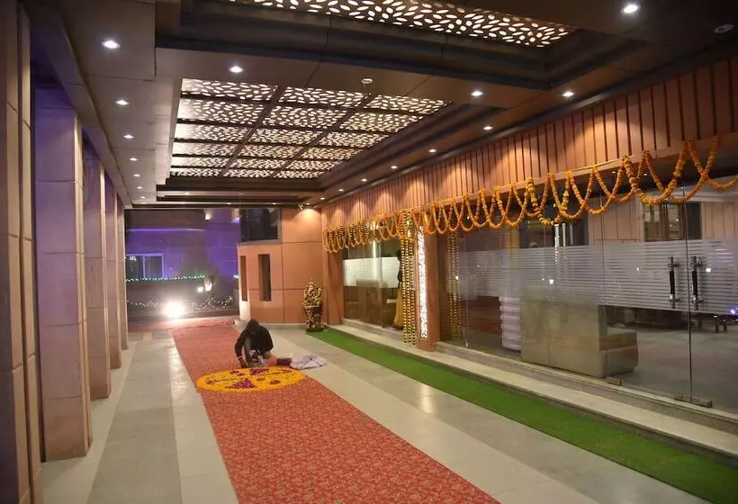 Hotelli Riverfront Resort