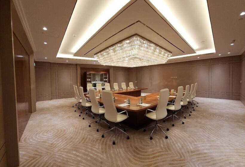 The Plaza Doha, Lxr Hotels & Resorts