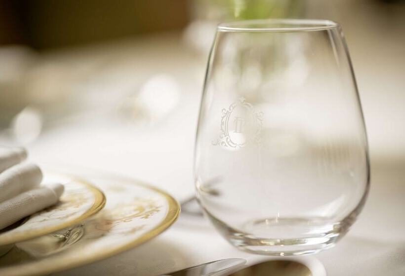 The Plaza Doha, Lxr Hotels & Resorts