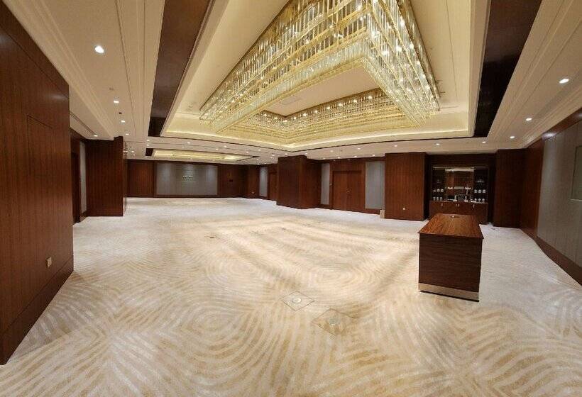 The Plaza Doha, Lxr Hotels & Resorts