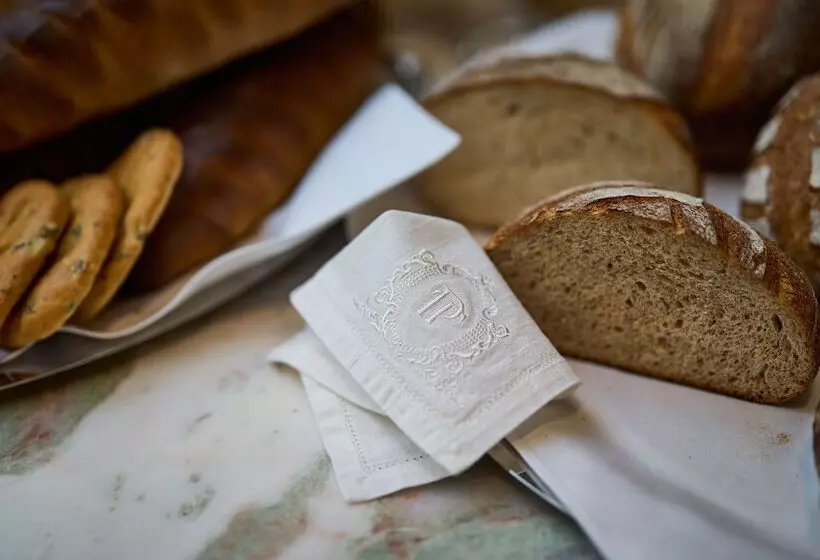 The Plaza Doha, Lxr Hotels & Resorts