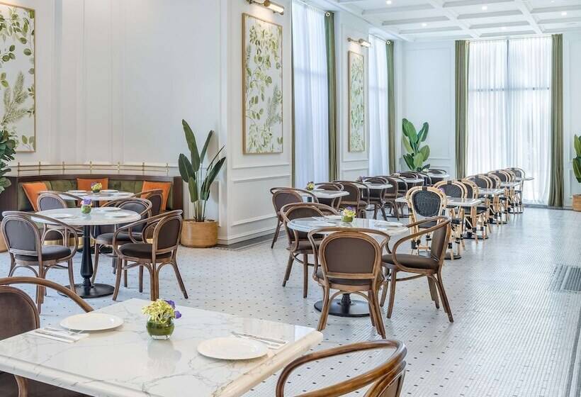 The Plaza Doha, Lxr Hotels & Resorts