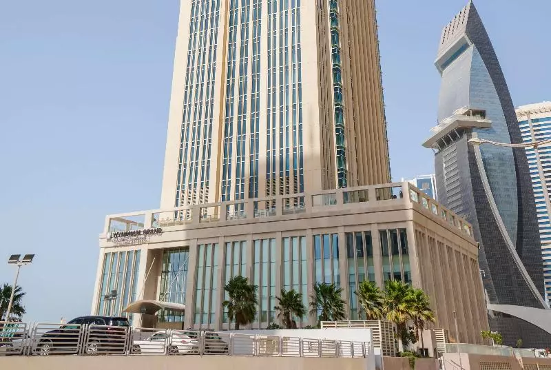 Hotelli Wyndham Grand Doha West Bay Beach