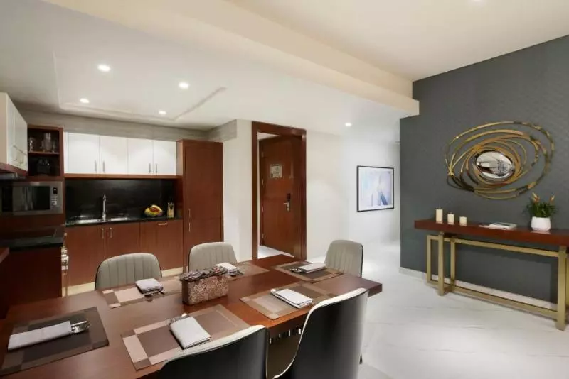 Hotelli Wyndham Grand Doha West Bay Beach