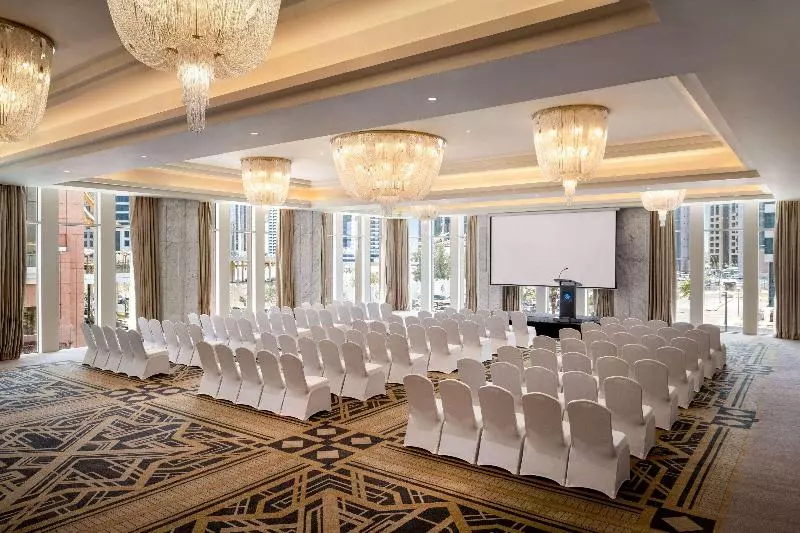 Hotelli Wyndham Grand Doha West Bay Beach