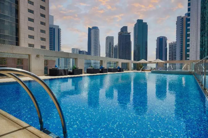Hotelli Wyndham Grand Doha West Bay Beach