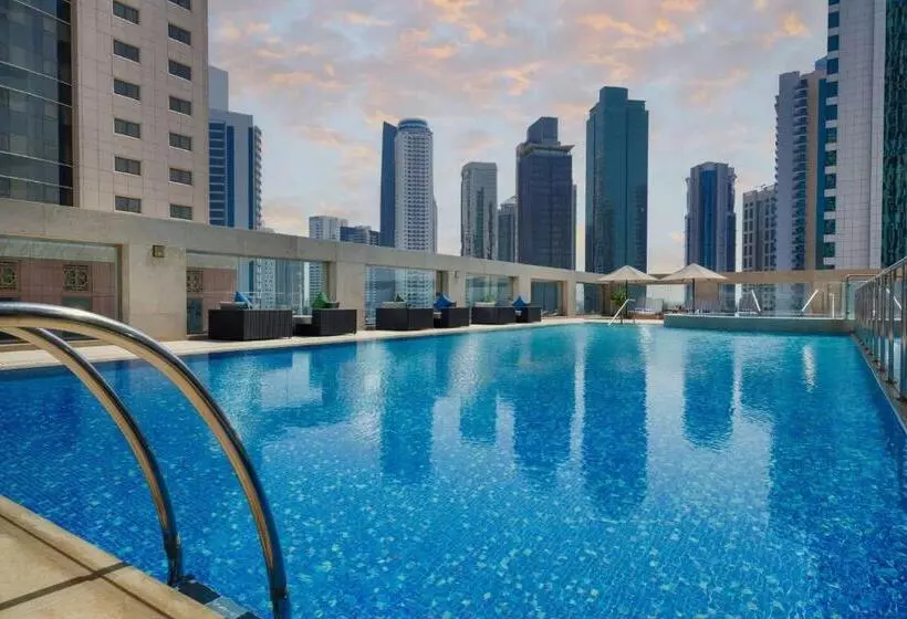 Hotelli Wyndham Grand Doha West Bay Beach