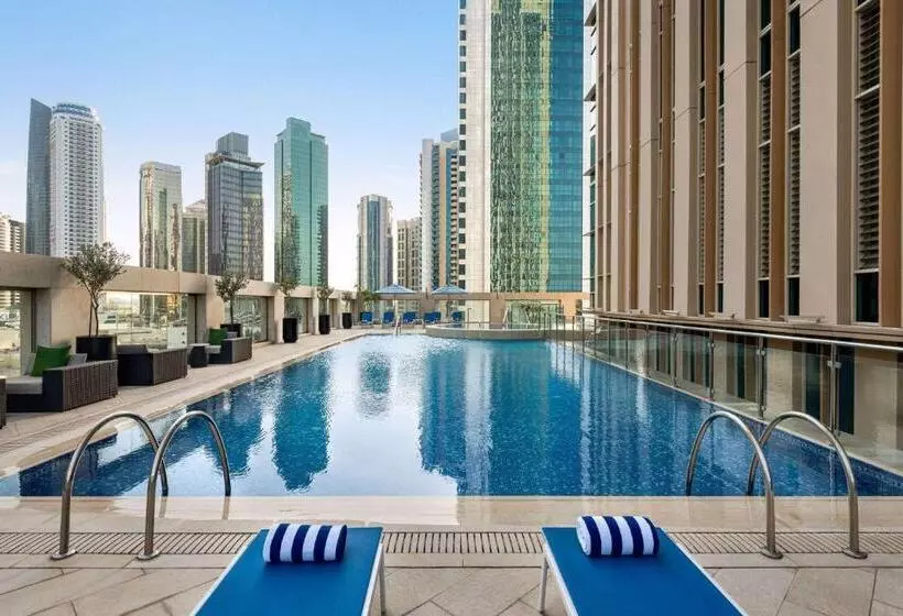 Hotelli Wyndham Grand Doha West Bay Beach