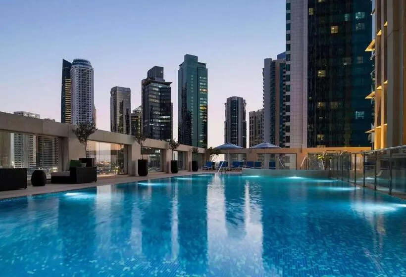 Hotelli Wyndham Grand Doha West Bay Beach