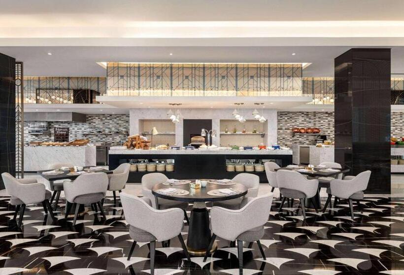 هتل Wyndham Grand Doha West Bay Beach