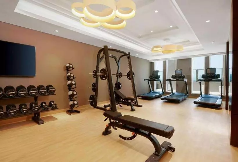 Hotelli Wyndham Grand Doha West Bay Beach