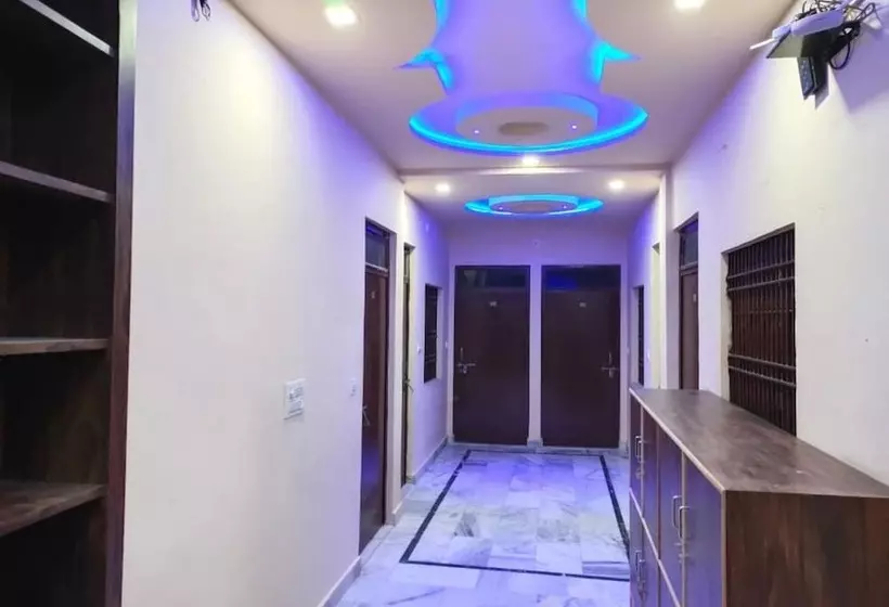 هتل Goroomgo Big Brother Agra