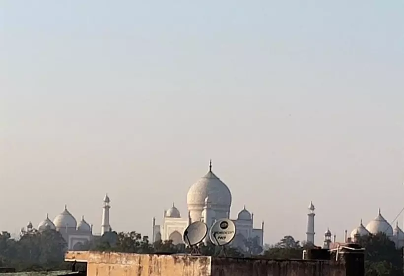 هتل Goroomgo Big Brother Agra