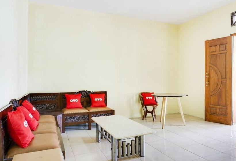 Otel Reddoorz Syariah At Danau Maninjau Sawojajar