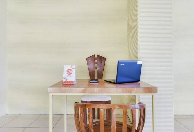 Otel Reddoorz Syariah At Danau Maninjau Sawojajar