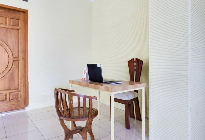 Otel Reddoorz Syariah At Danau Maninjau Sawojajar