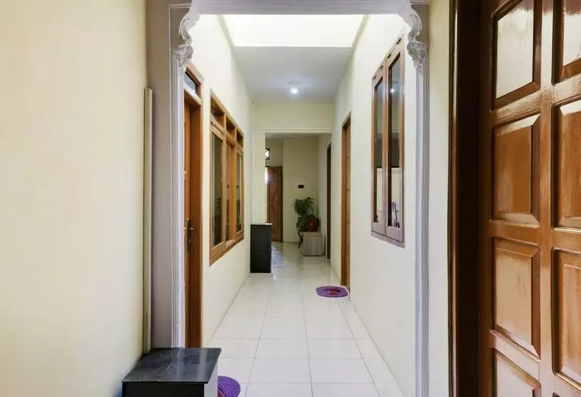 ホテル Reddoorz Syariah At Danau Maninjau Sawojajar