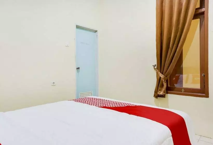 ホテル Reddoorz Syariah At Danau Maninjau Sawojajar