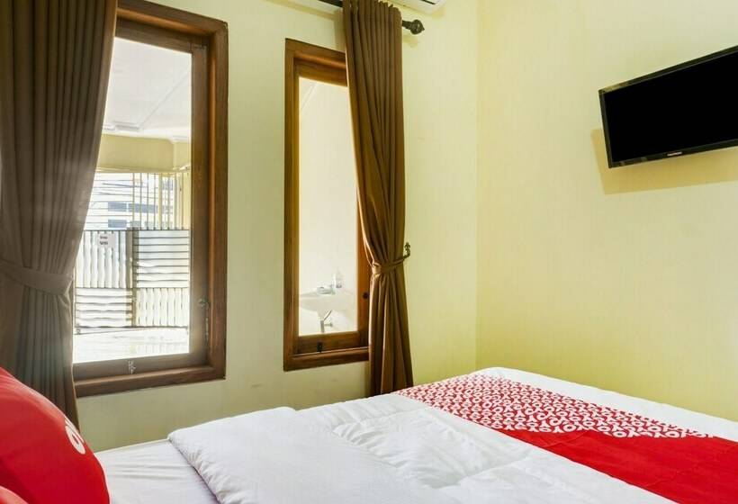 Otel Reddoorz Syariah At Danau Maninjau Sawojajar