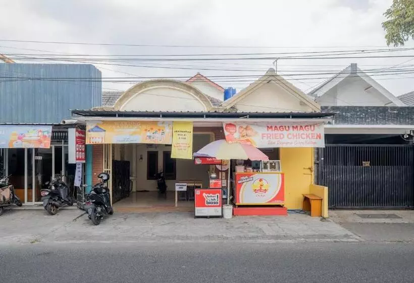 ホテル Reddoorz Syariah At Danau Maninjau Sawojajar