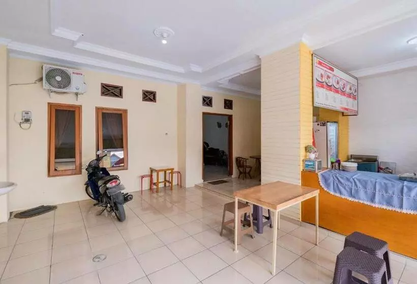 ホテル Reddoorz Syariah At Danau Maninjau Sawojajar