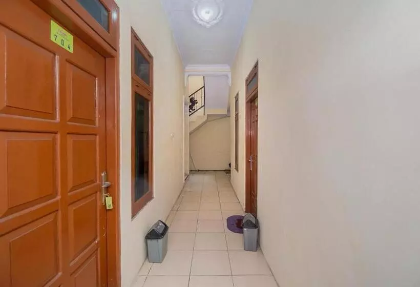 ホテル Reddoorz Syariah At Danau Maninjau Sawojajar