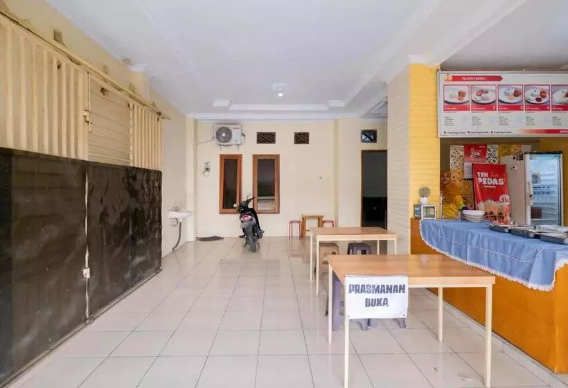ホテル Reddoorz Syariah At Danau Maninjau Sawojajar