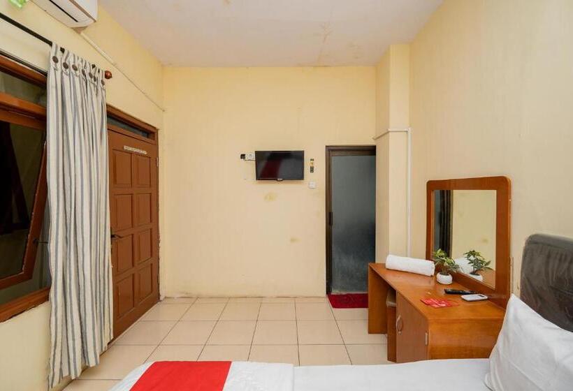 Otel Reddoorz Syariah At Danau Maninjau Sawojajar