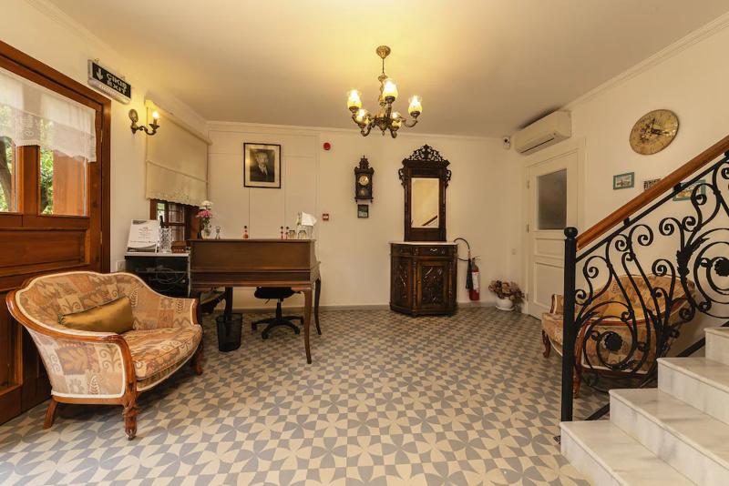 هتل Zemira Garden