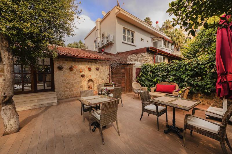 هتل Zemira Garden