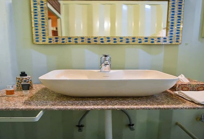 Majatalo Tree Of Life Ecotainers Agra