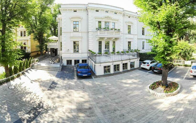 בית מלון כפרי Willa Flora